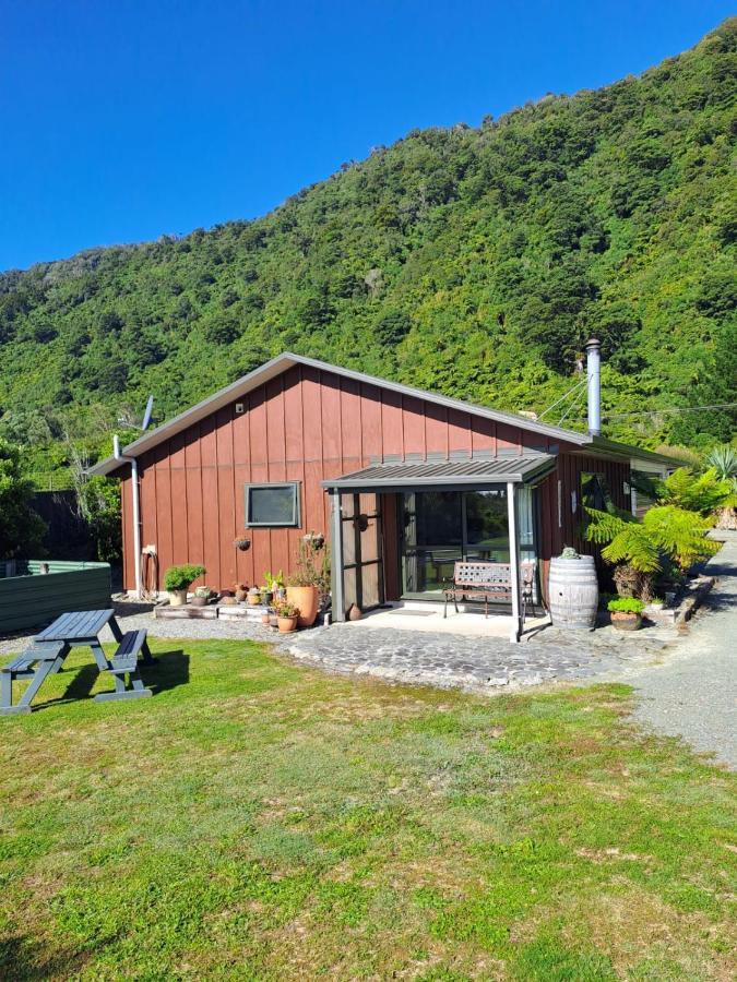 Koru Beachfront Holiday Cabins & Hot Tub Barrytown Dış mekan fotoğraf