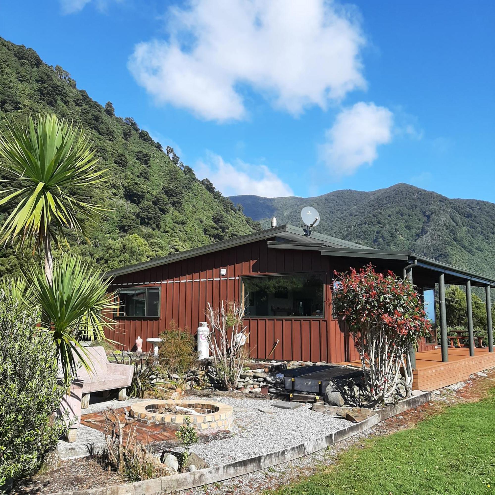 Koru Beachfront Holiday Cabins & Hot Tub Barrytown Dış mekan fotoğraf