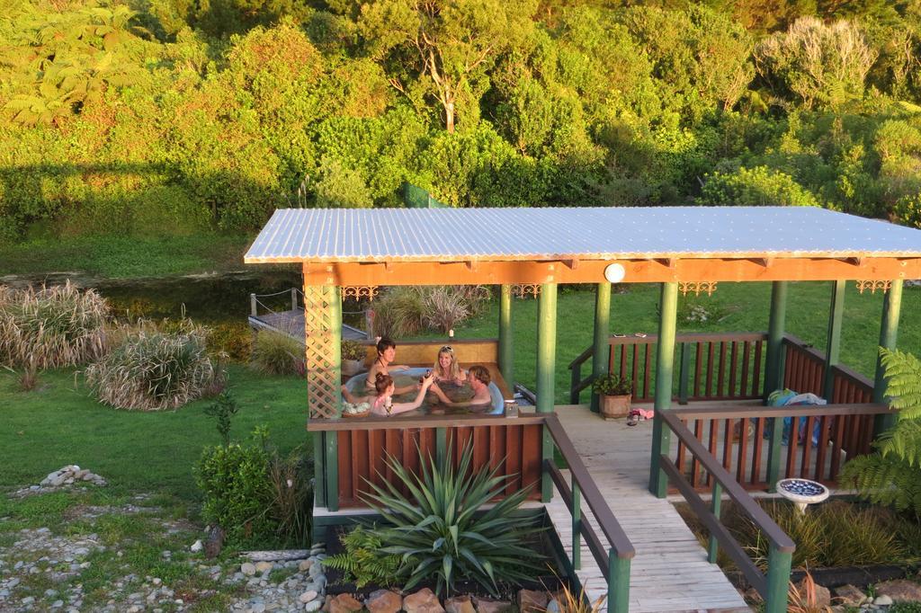 Koru Beachfront Holiday Cabins & Hot Tub Barrytown Dış mekan fotoğraf