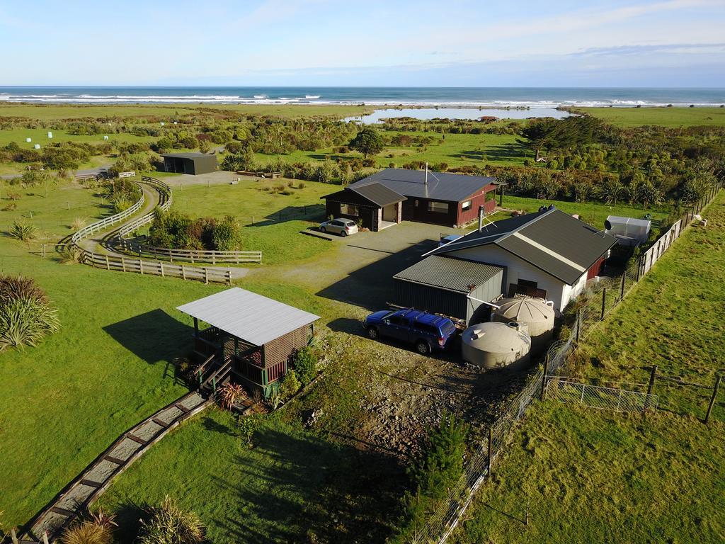 Koru Beachfront Holiday Cabins & Hot Tub Barrytown Dış mekan fotoğraf