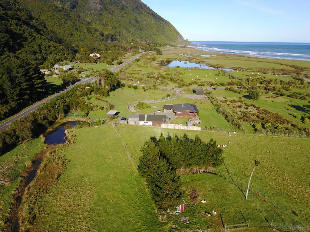 Koru Beachfront Holiday Cabins & Hot Tub Barrytown Dış mekan fotoğraf